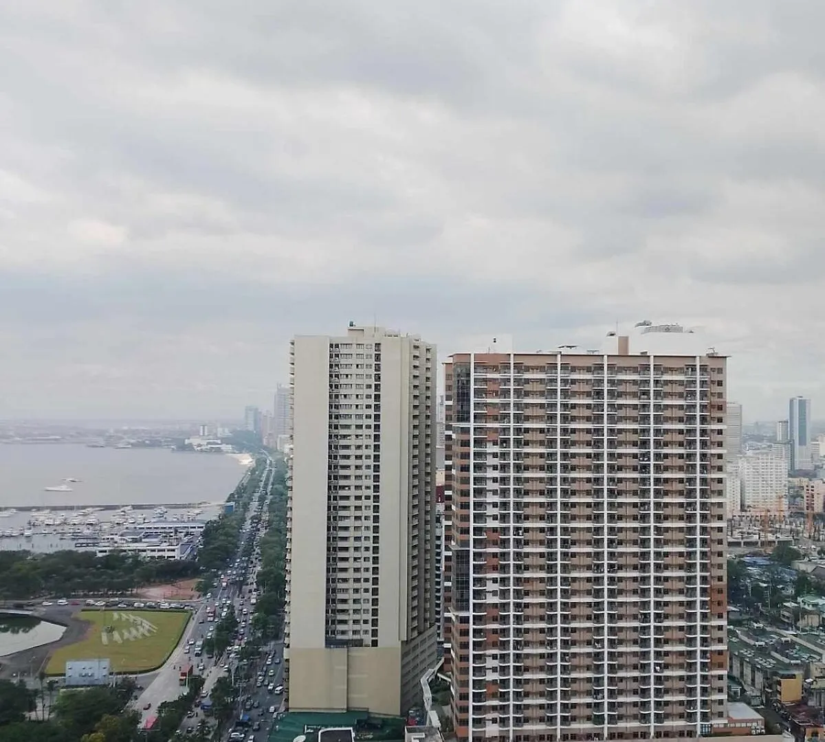 Affordable Unit Near Moa Walking Distance To Picc Apartment Manila